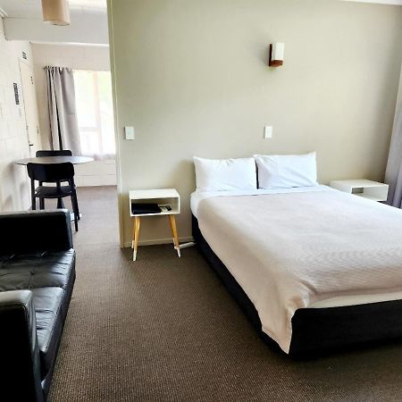 Kelly'S Riverside Motel Таумарунуи Екстериор снимка