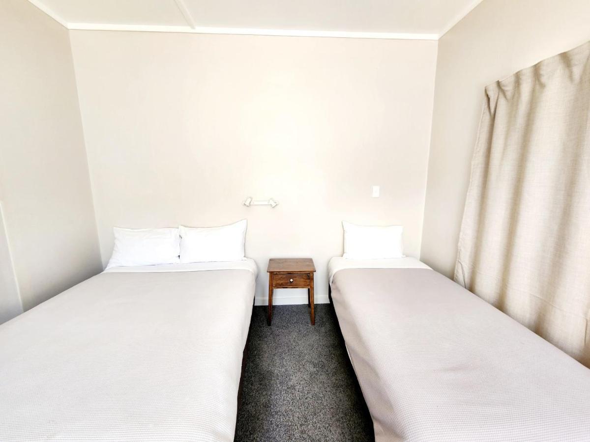 Kelly'S Riverside Motel Таумарунуи Екстериор снимка