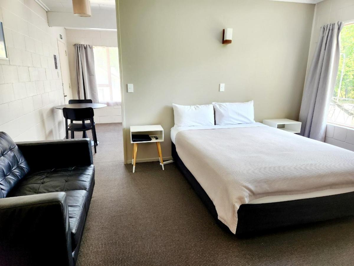Kelly'S Riverside Motel Таумарунуи Екстериор снимка