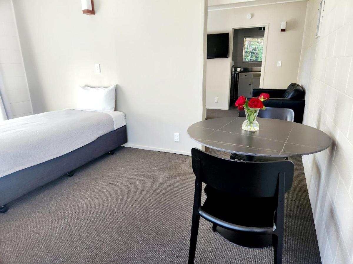 Kelly'S Riverside Motel Таумарунуи Екстериор снимка