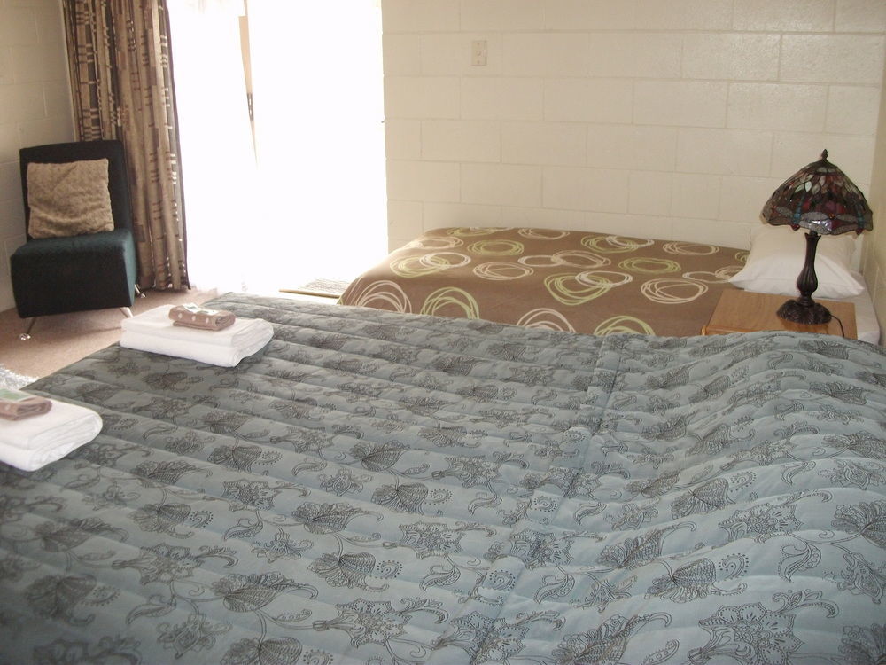 Kelly'S Riverside Motel Таумарунуи Екстериор снимка