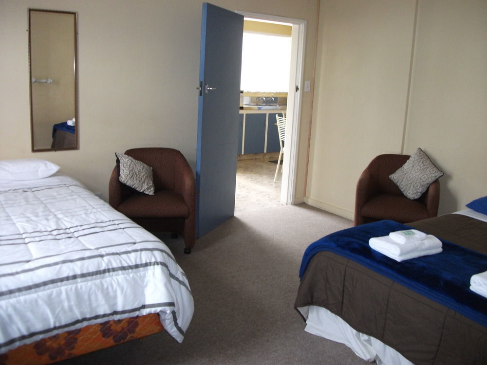 Kelly'S Riverside Motel Таумарунуи Екстериор снимка