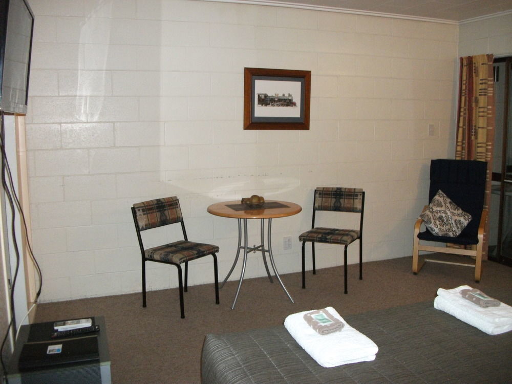 Kelly'S Riverside Motel Таумарунуи Екстериор снимка