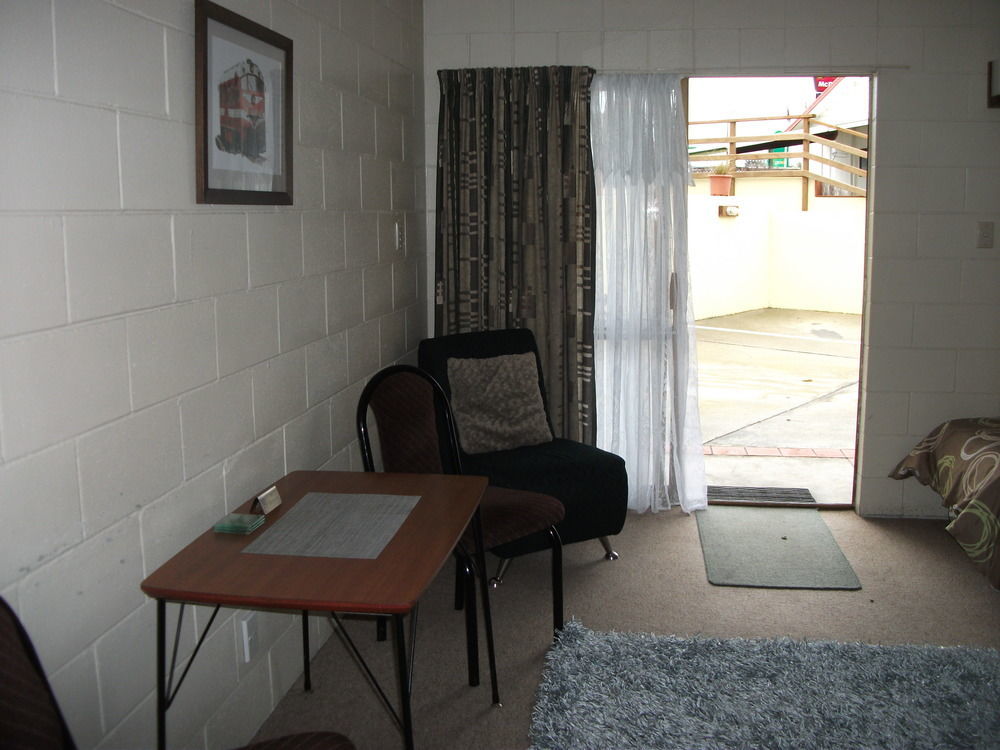 Kelly'S Riverside Motel Таумарунуи Екстериор снимка