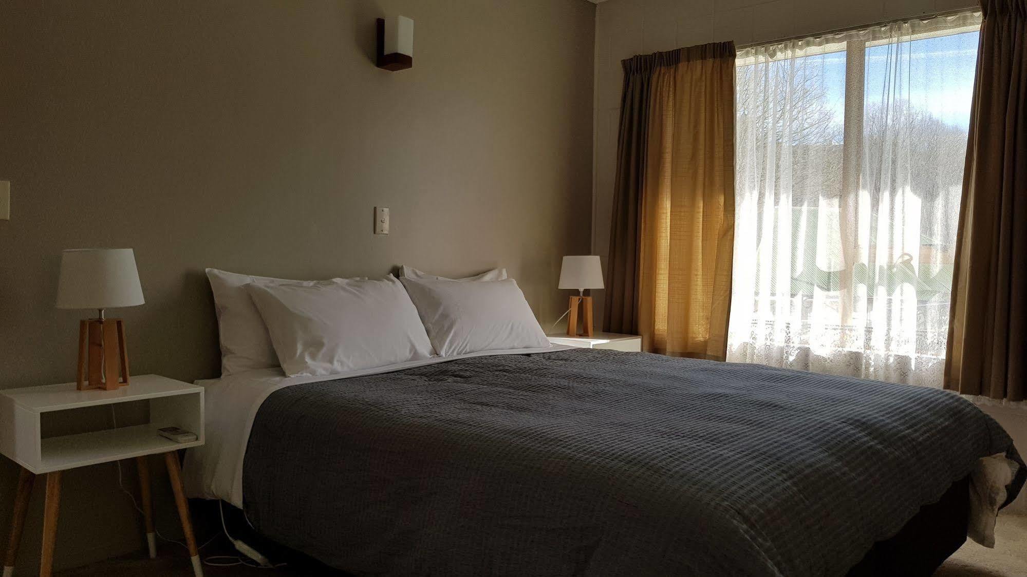 Kelly'S Riverside Motel Таумарунуи Екстериор снимка