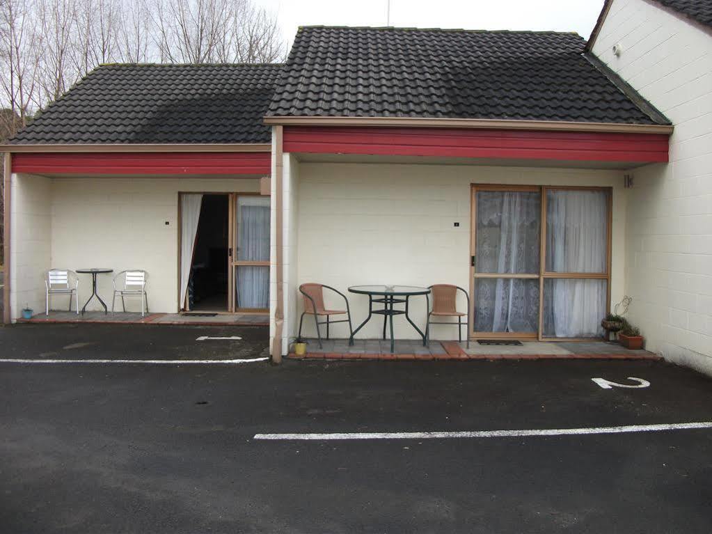 Kelly'S Riverside Motel Таумарунуи Екстериор снимка