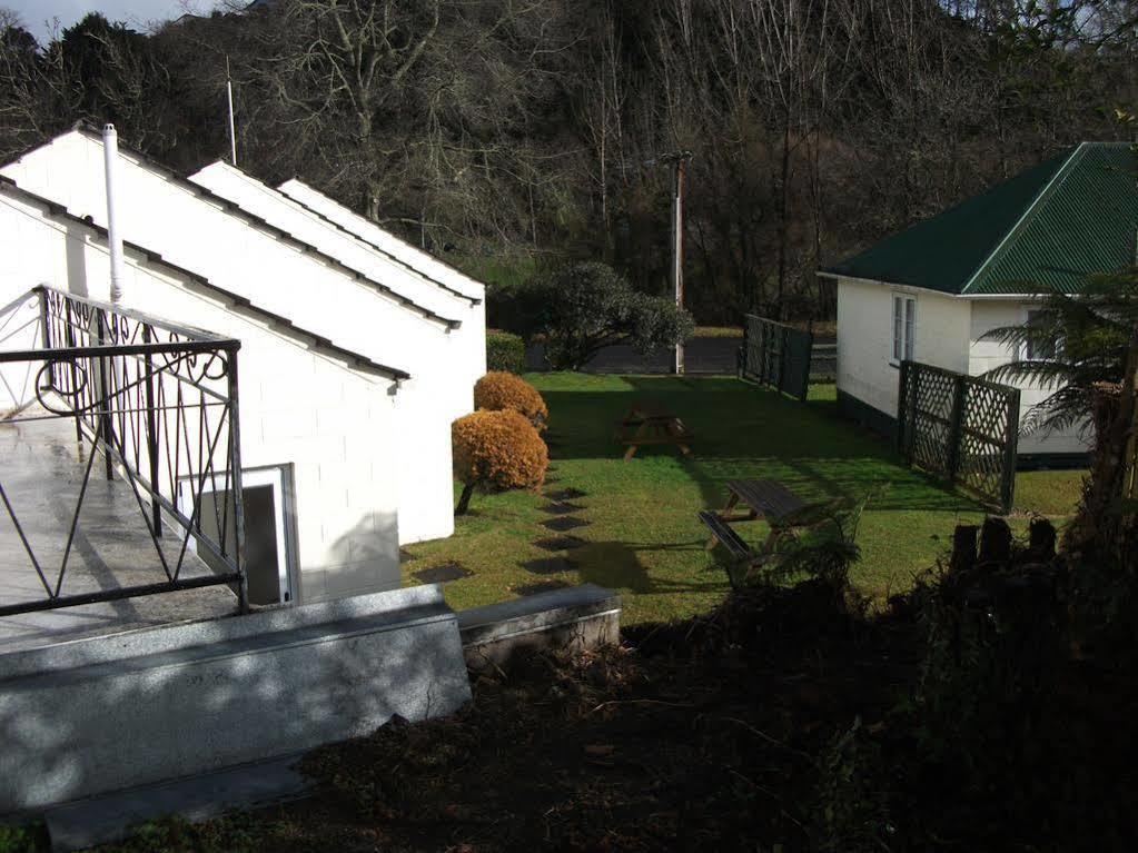 Kelly'S Riverside Motel Таумарунуи Екстериор снимка