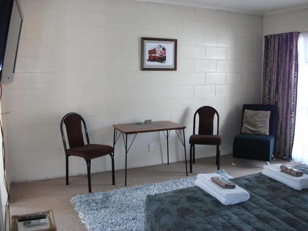 Kelly'S Riverside Motel Таумарунуи Екстериор снимка