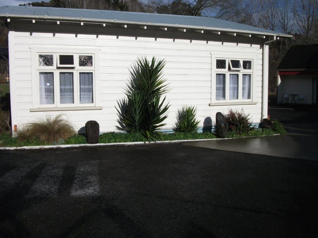 Kelly'S Riverside Motel Таумарунуи Екстериор снимка